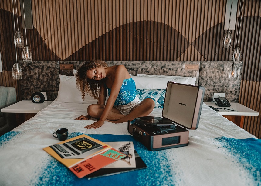 Why We Get So Emotional Over Songs – The Psychology of Music and Memory