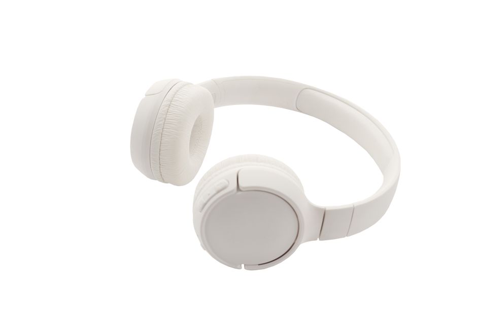 Noise-Cancelling Headphones for Working Travelers: Sony XM5 vs Bose QC Ultra